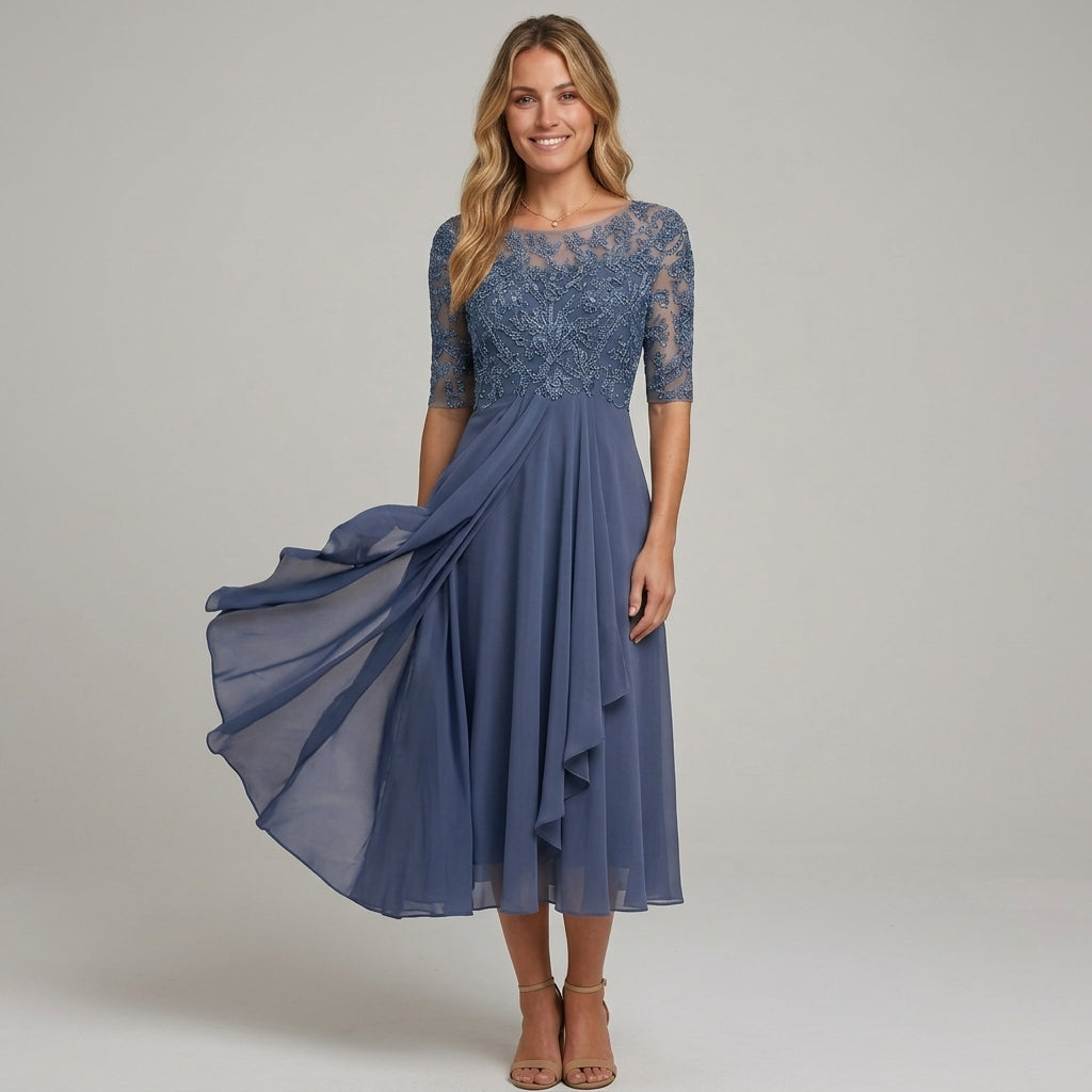 Elegante midi-jurk met kantdetails en bloemenborduursel