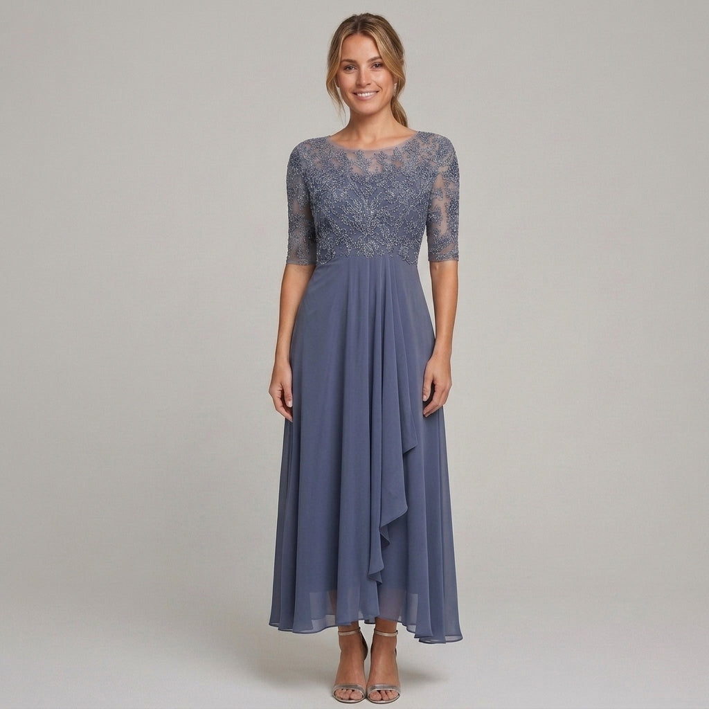 Elegante midi-jurk met kantdetails en bloemenborduursel