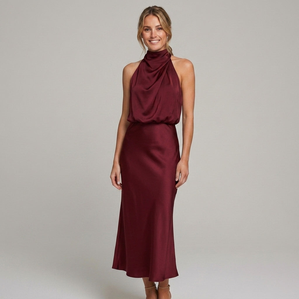 Elegante midi-jurk met gedrapeerde top en hoge hals