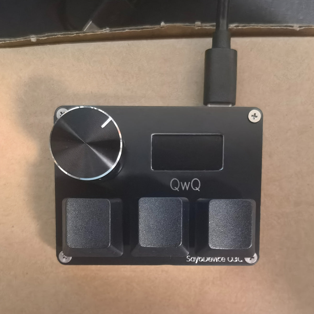 Programmeerbaar mini-toetsenbord met magnetische schakelaars