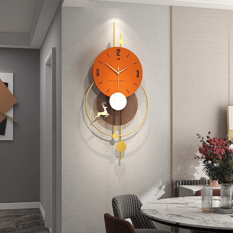 Moderne wandklok - Metalen frame en massief houten wijzerplaat
