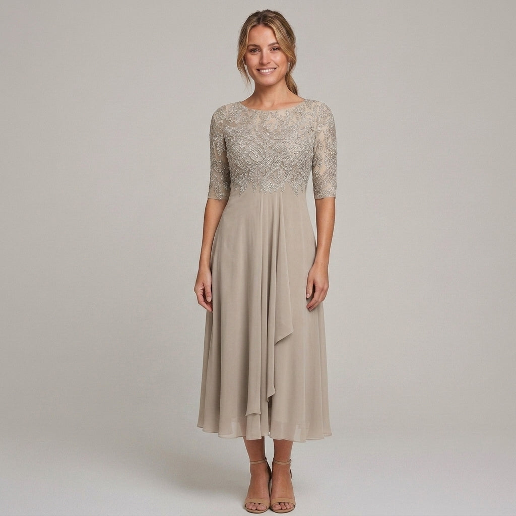 Elegante midi-jurk met kantdetails en bloemenborduursel