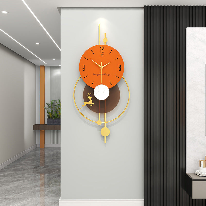 Moderne wandklok - Metalen frame en massief houten wijzerplaat