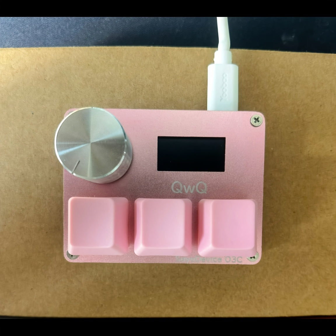 Programmeerbaar mini-toetsenbord met magnetische schakelaars