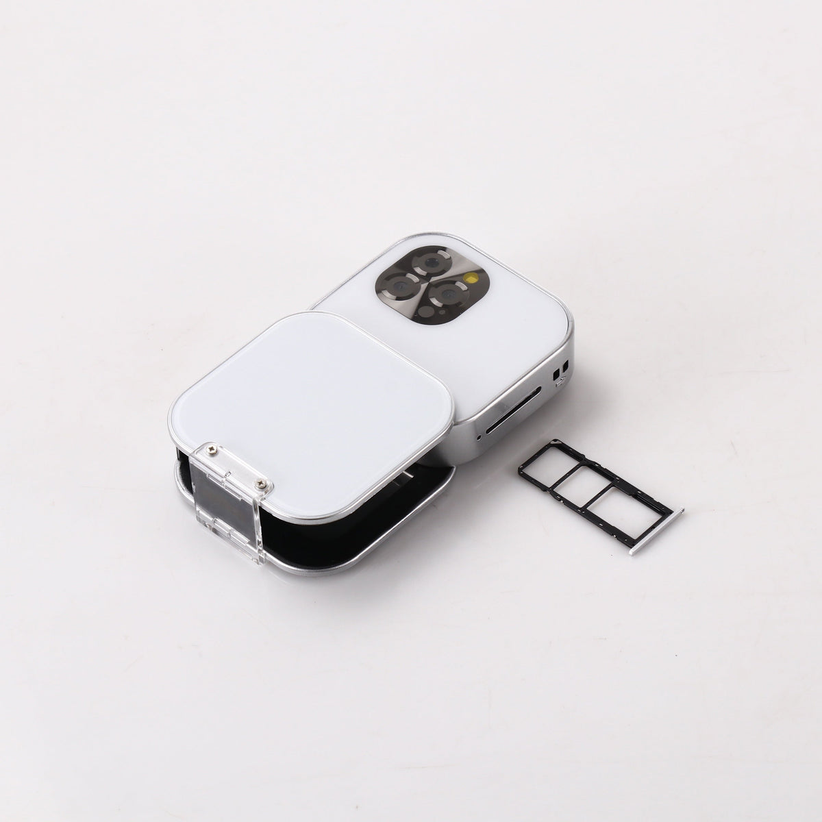 Compacte 2G-schuiftelefoon met dual-sim en touchscreen