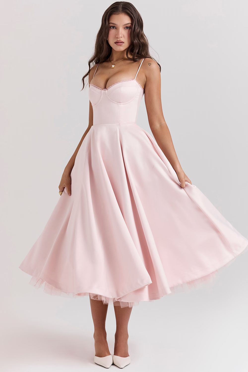 Elegante maxi-jurk met aansluitende top en uitlopende rok
