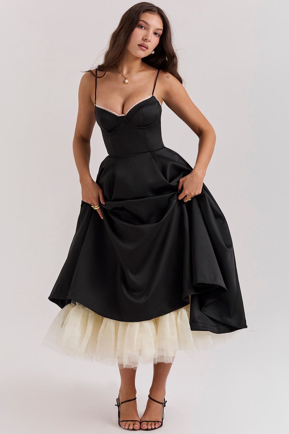 Elegante maxi-jurk met aansluitende top en uitlopende rok