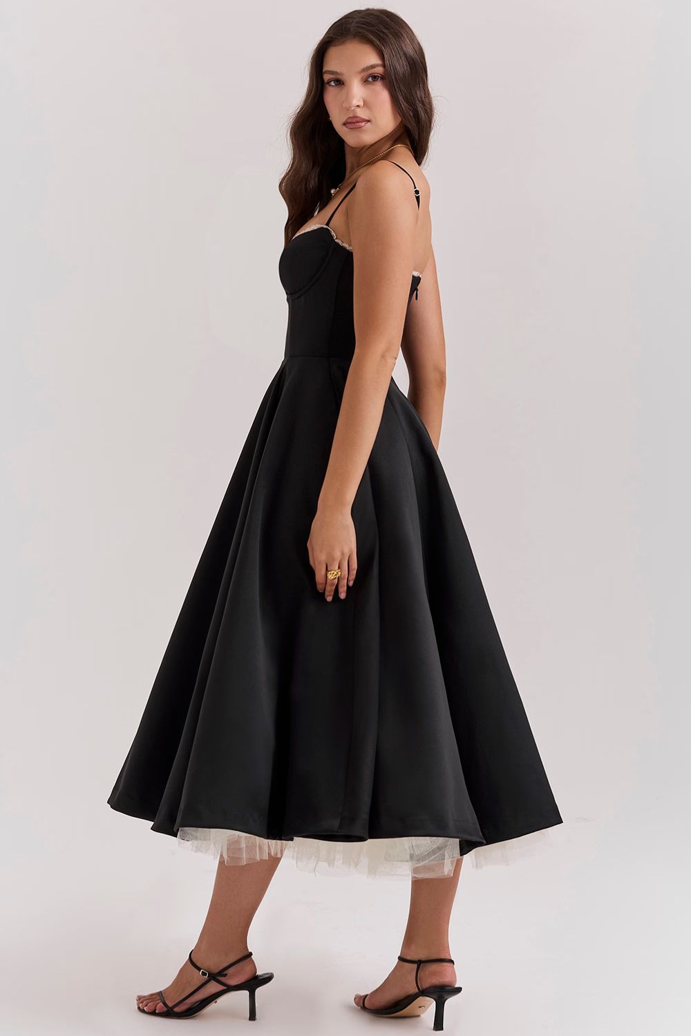 Elegante maxi-jurk met aansluitende top en uitlopende rok