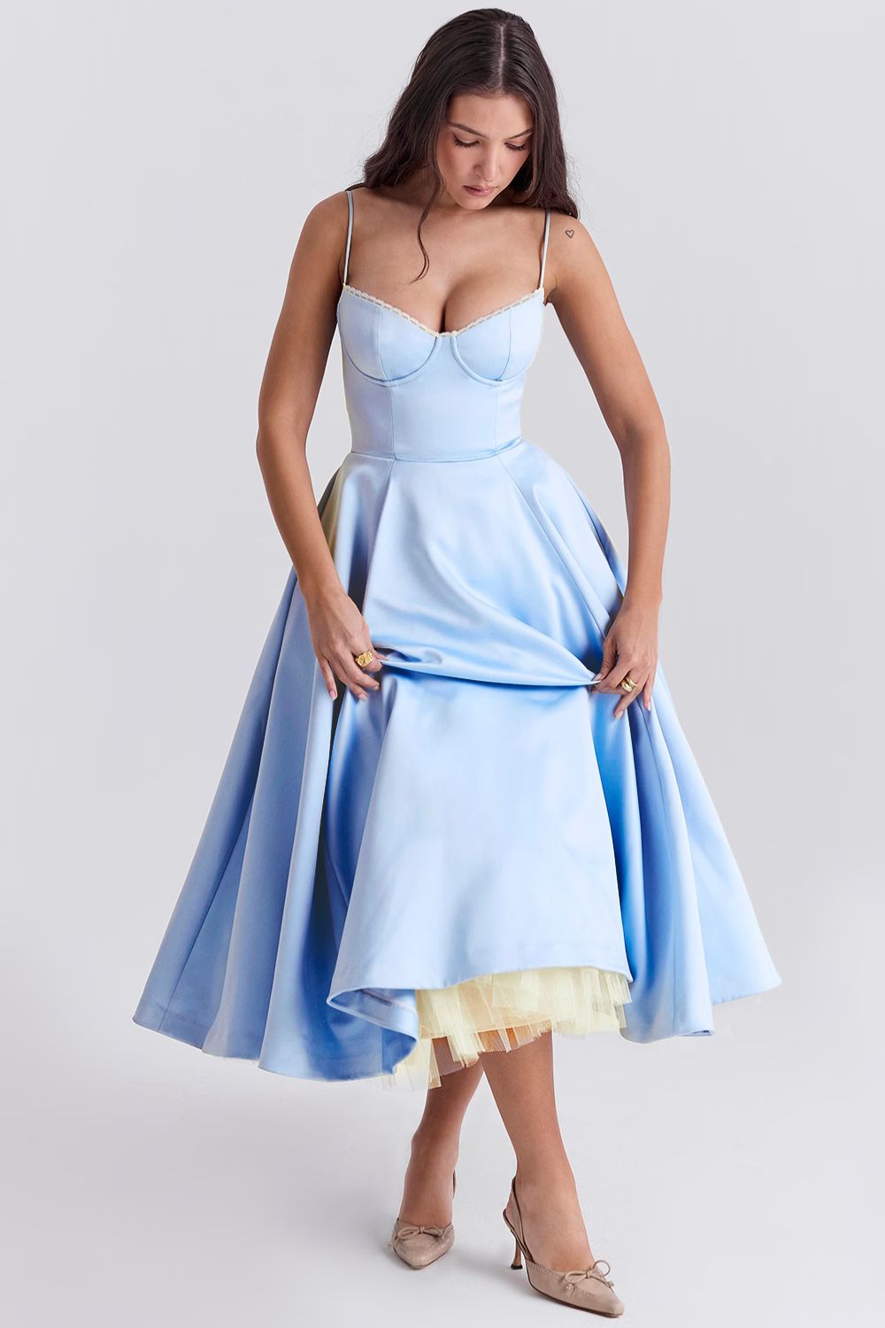 Elegante maxi-jurk met aansluitende top en uitlopende rok