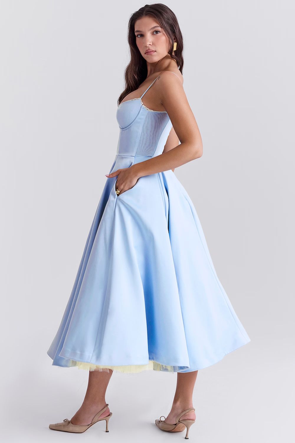 Elegante maxi-jurk met aansluitende top en uitlopende rok