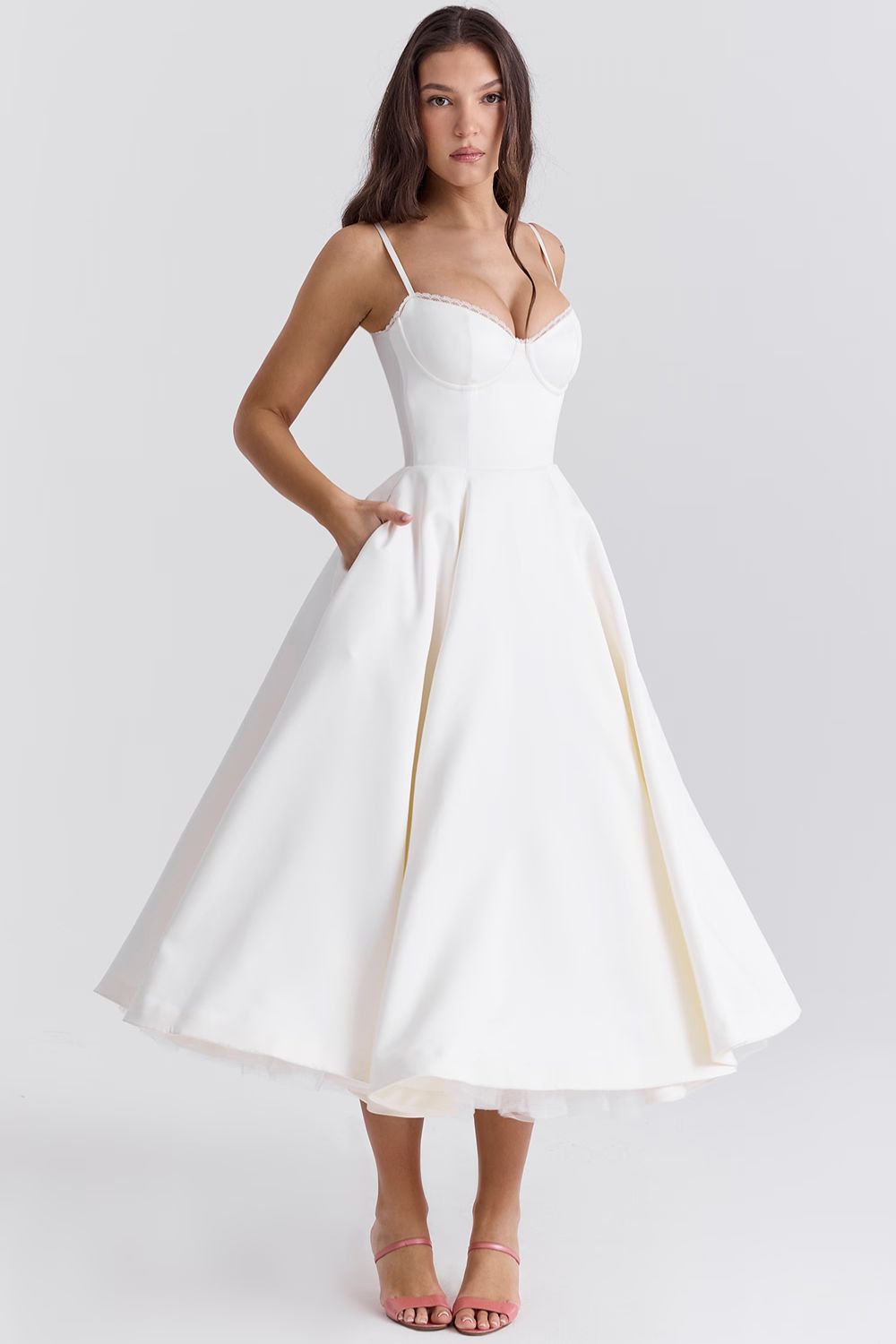 Elegante maxi-jurk met aansluitende top en uitlopende rok