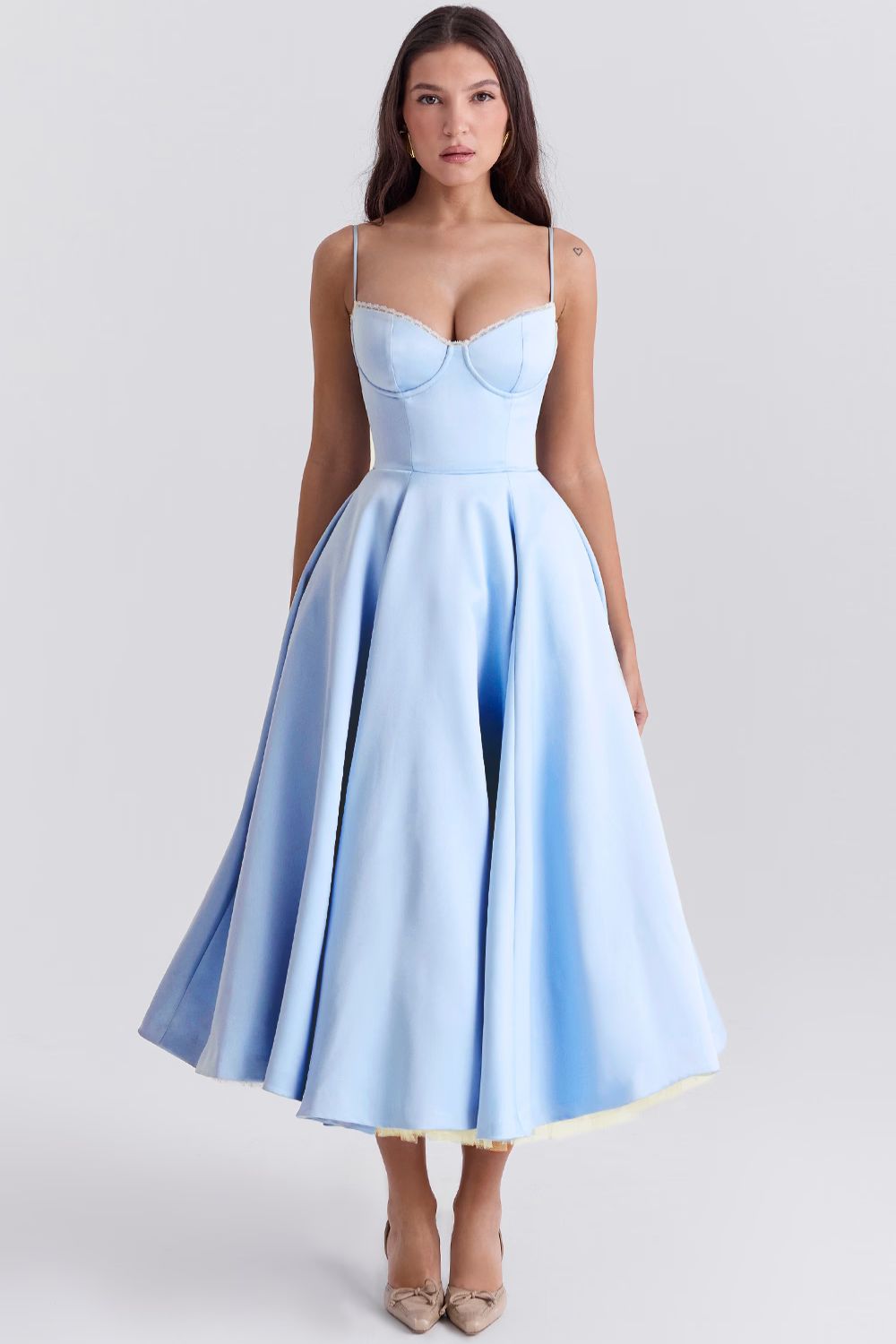 Elegante maxi-jurk met aansluitende top en uitlopende rok