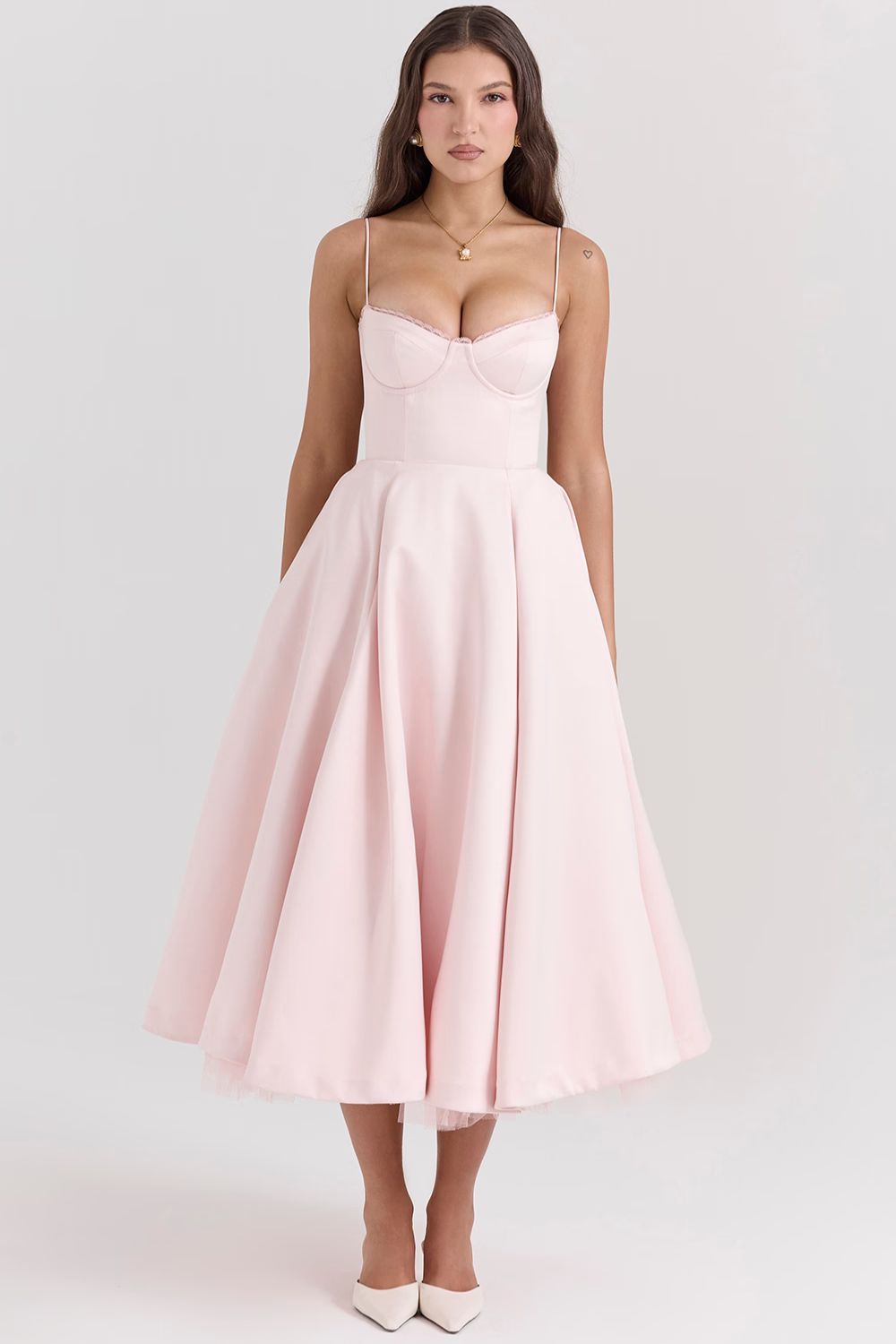 Elegante maxi-jurk met aansluitende top en uitlopende rok
