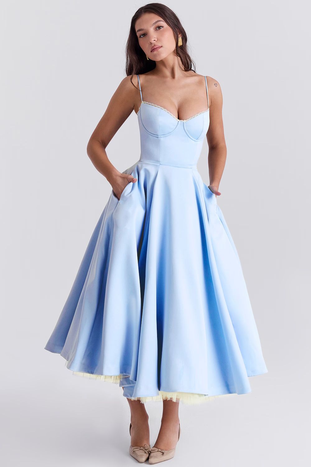 Elegante maxi-jurk met aansluitende top en uitlopende rok