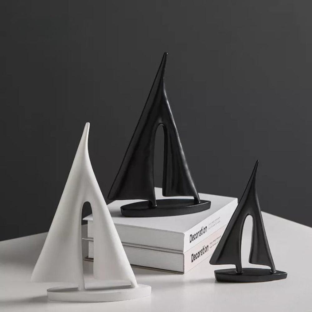 Minimalistisch zeilbootbeeld - Nautische decoratie van polyresin
