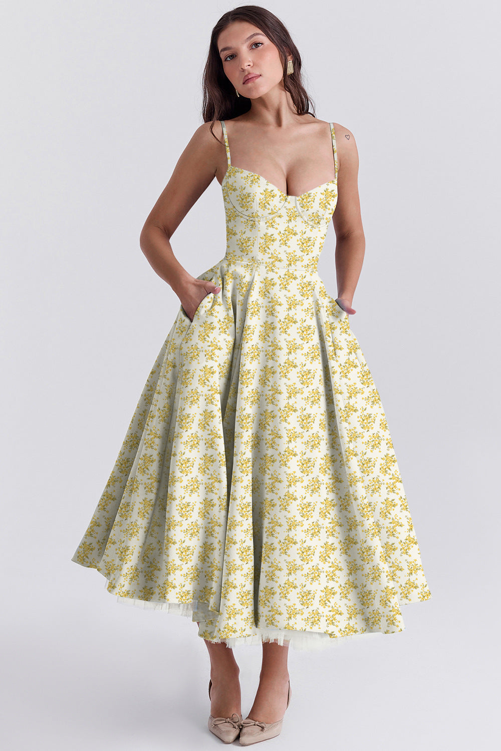 Elegante maxi-jurk met aansluitende top en uitlopende rok