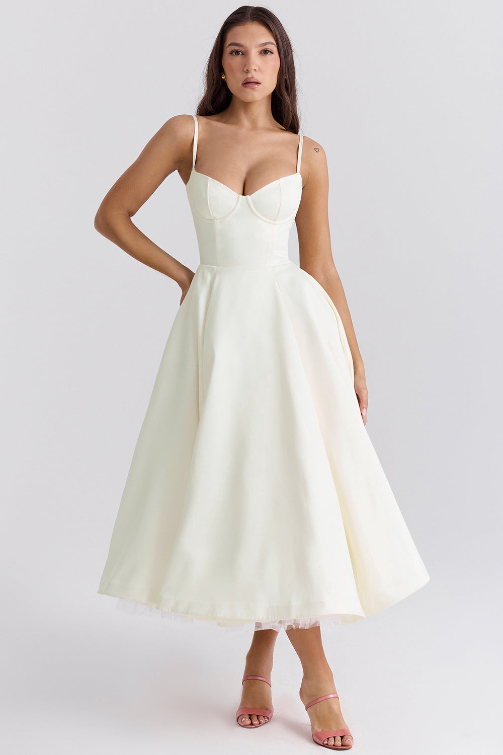 Elegante maxi-jurk met aansluitende top en uitlopende rok