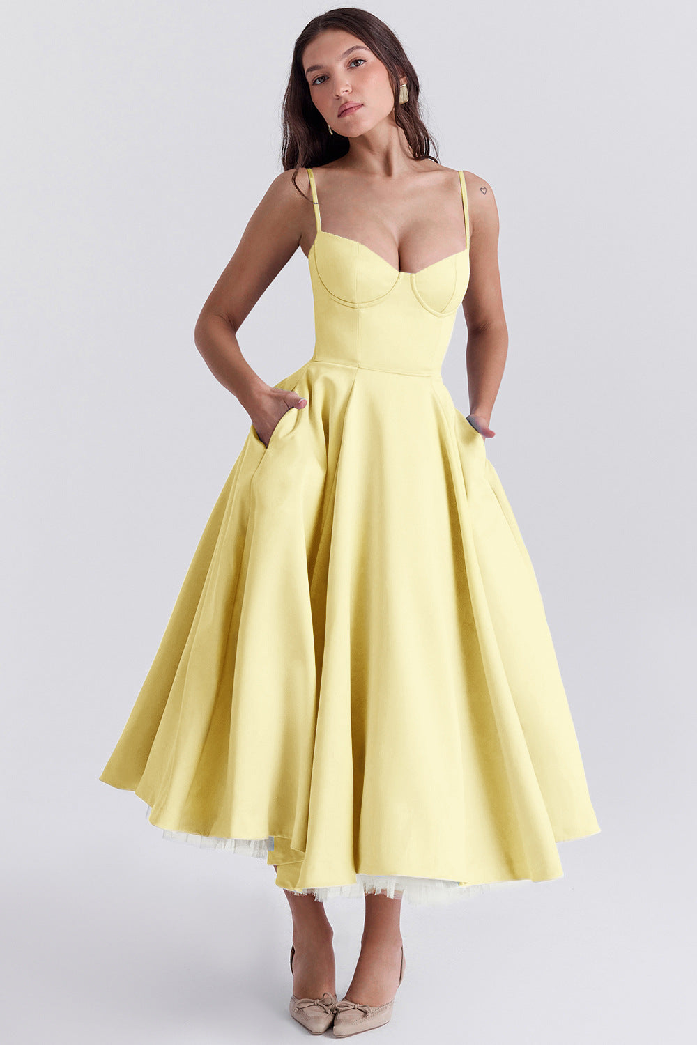 Elegante maxi-jurk met aansluitende top en uitlopende rok
