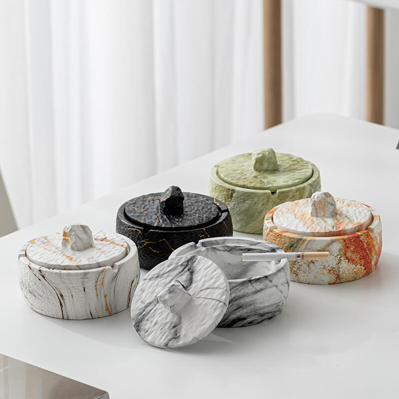 Keramische asbak met deksel - Rond decoratief ontwerp