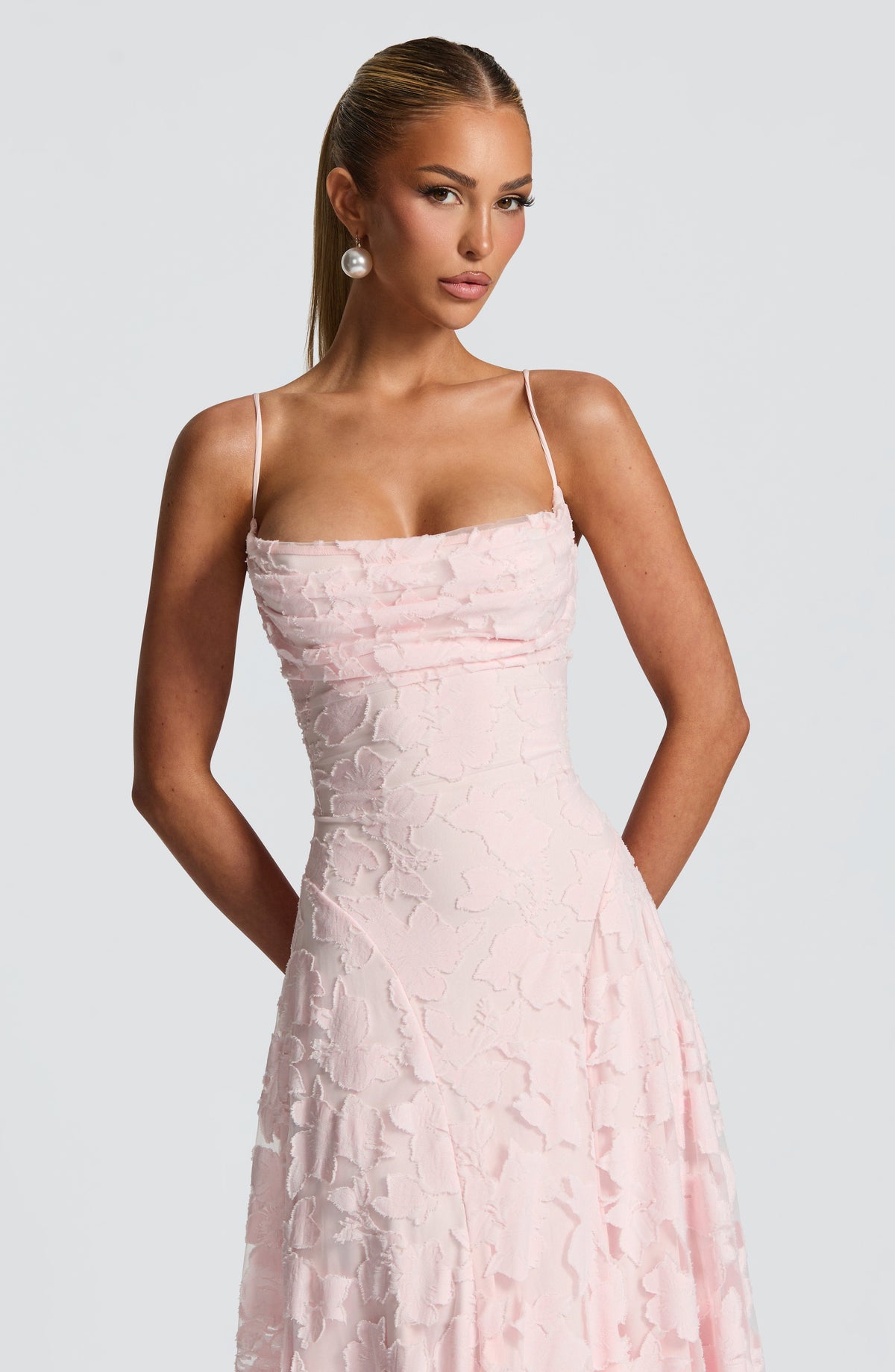 Romantische maxi-jurk met bloemen- en kantdetails