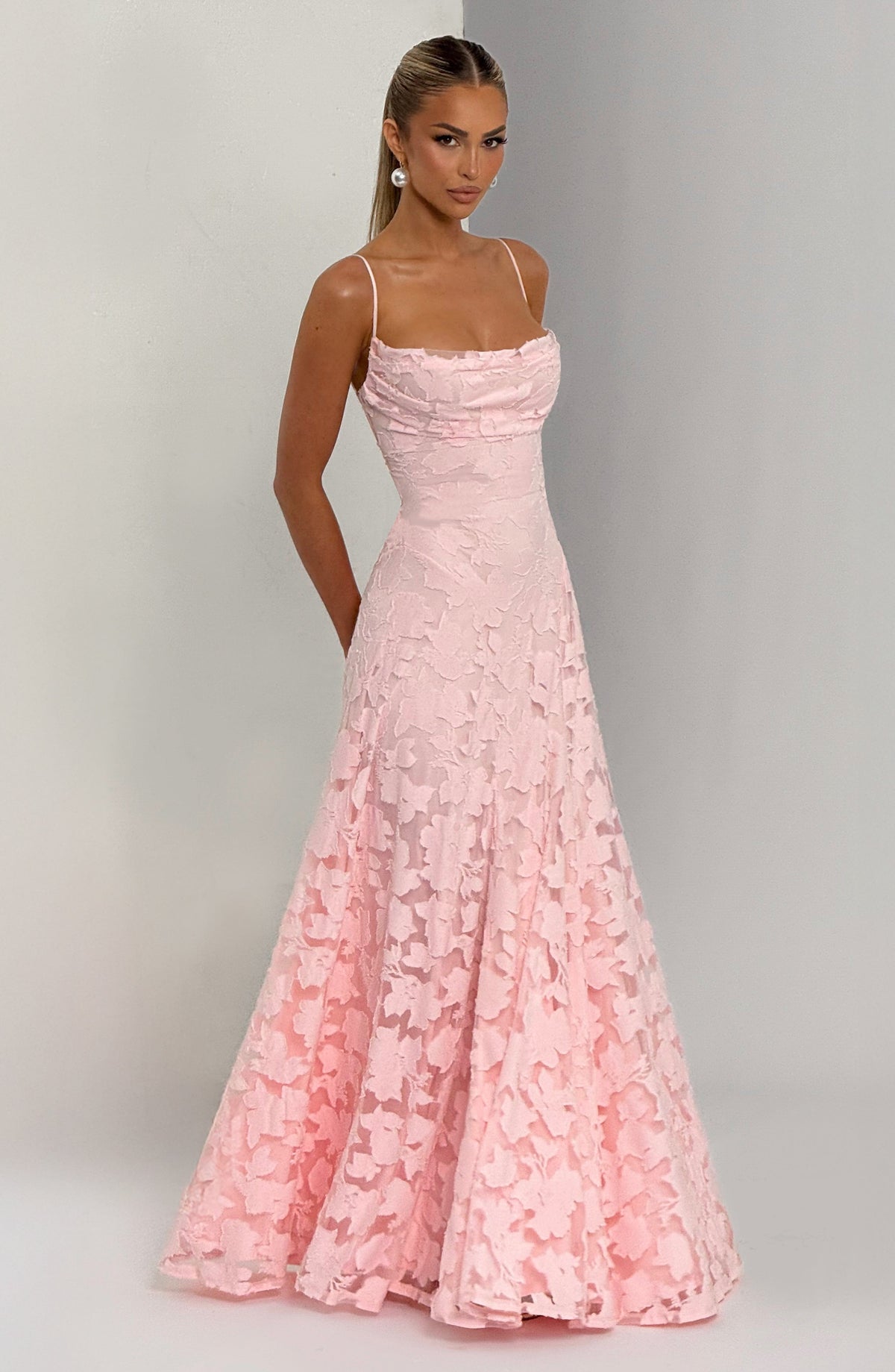 Romantische maxi-jurk met bloemen- en kantdetails